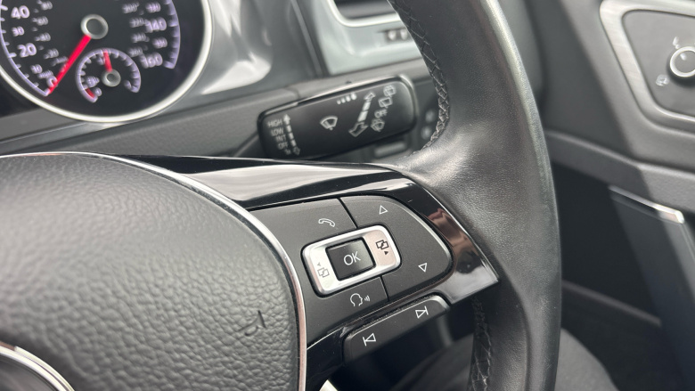 Volkswagen Golf 1.6 TDI SE [Nav] 5dr Diesel Hatchback